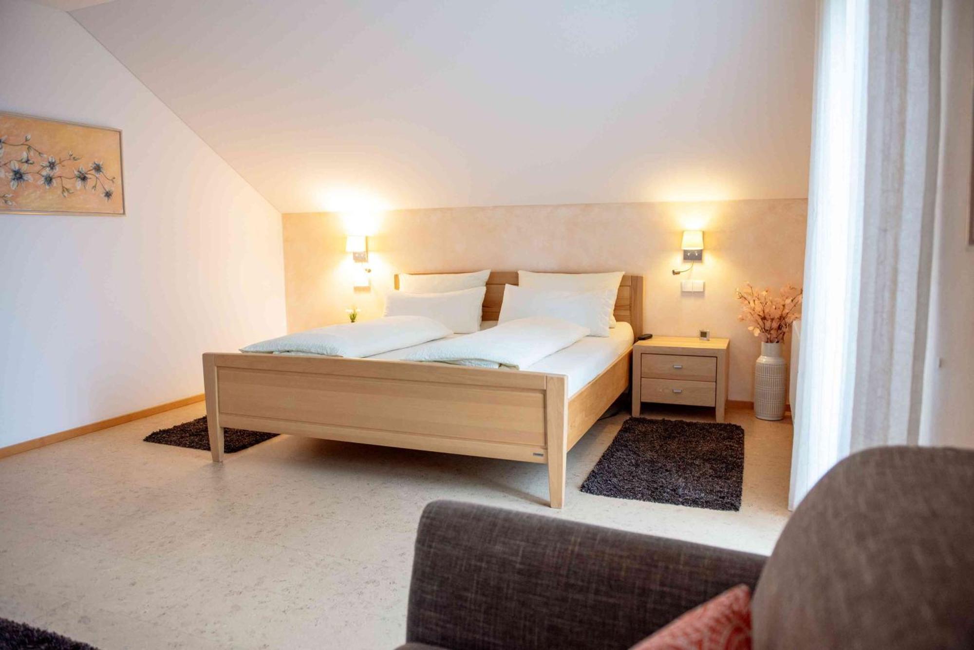 Gaestehaus Am Fuerstweg Heuchelheim-Klingen エクステリア 写真