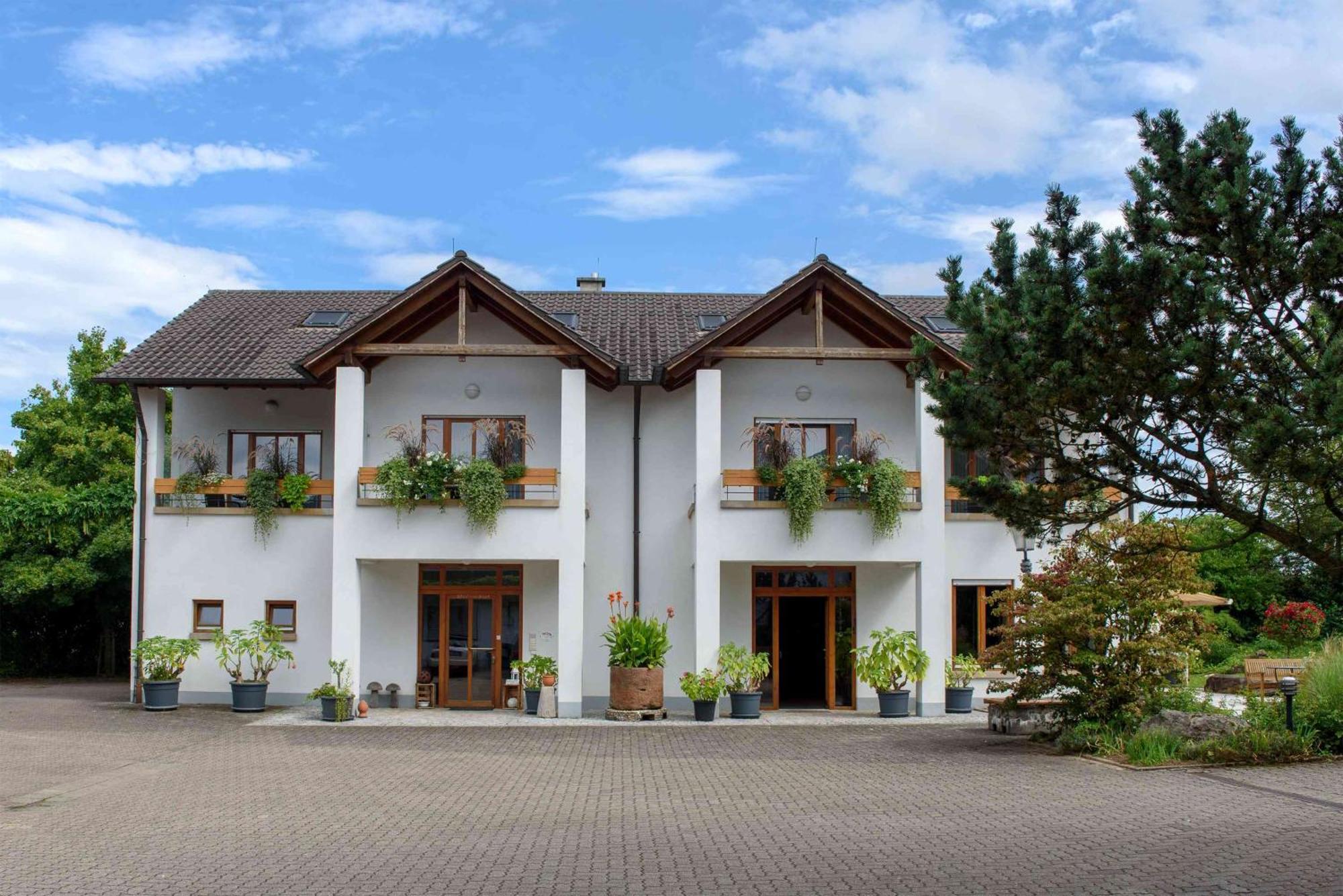 Gaestehaus Am Fuerstweg Heuchelheim-Klingen エクステリア 写真